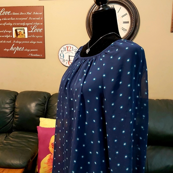 Old Navy Sheer Tunic - Picture 2 of 5